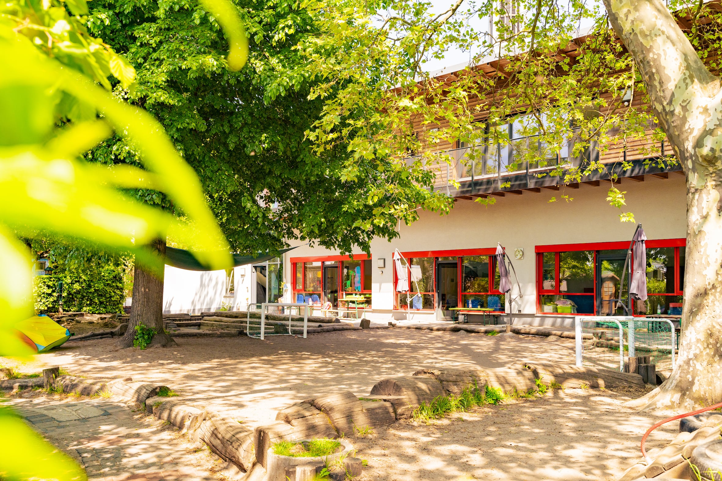 Das Kita-Gebäude vom Garten aus gesehen